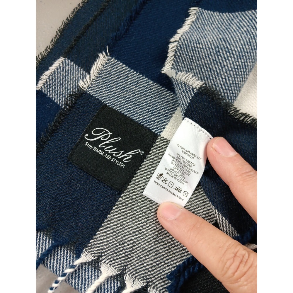 Plush Scarf Wrap Blue Black Plaid Large with Fringe Academia Cozy Old Money Lux - Picture 4 of 4